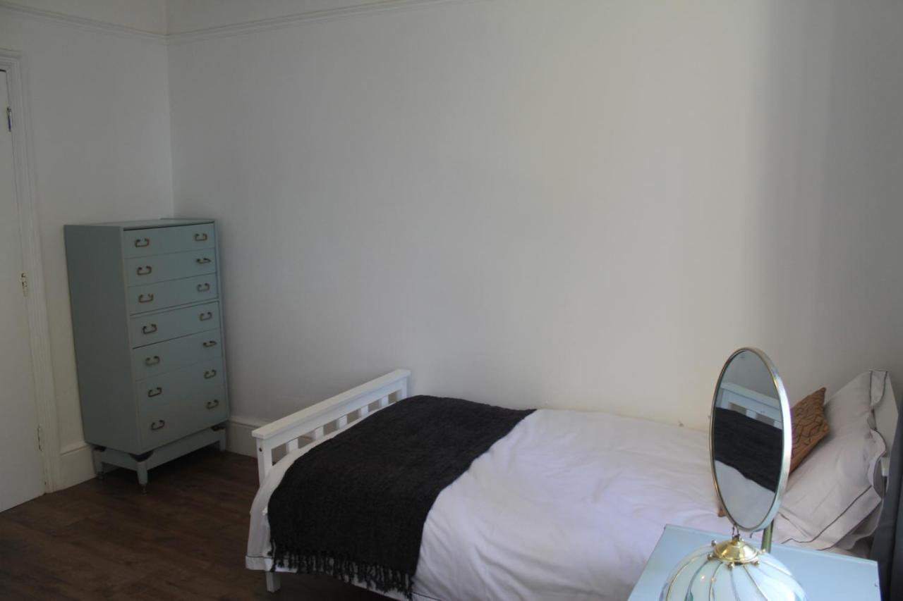 Canterbury Accommodations With Free Car Park Onsite And High Speed Wifi Exterior foto