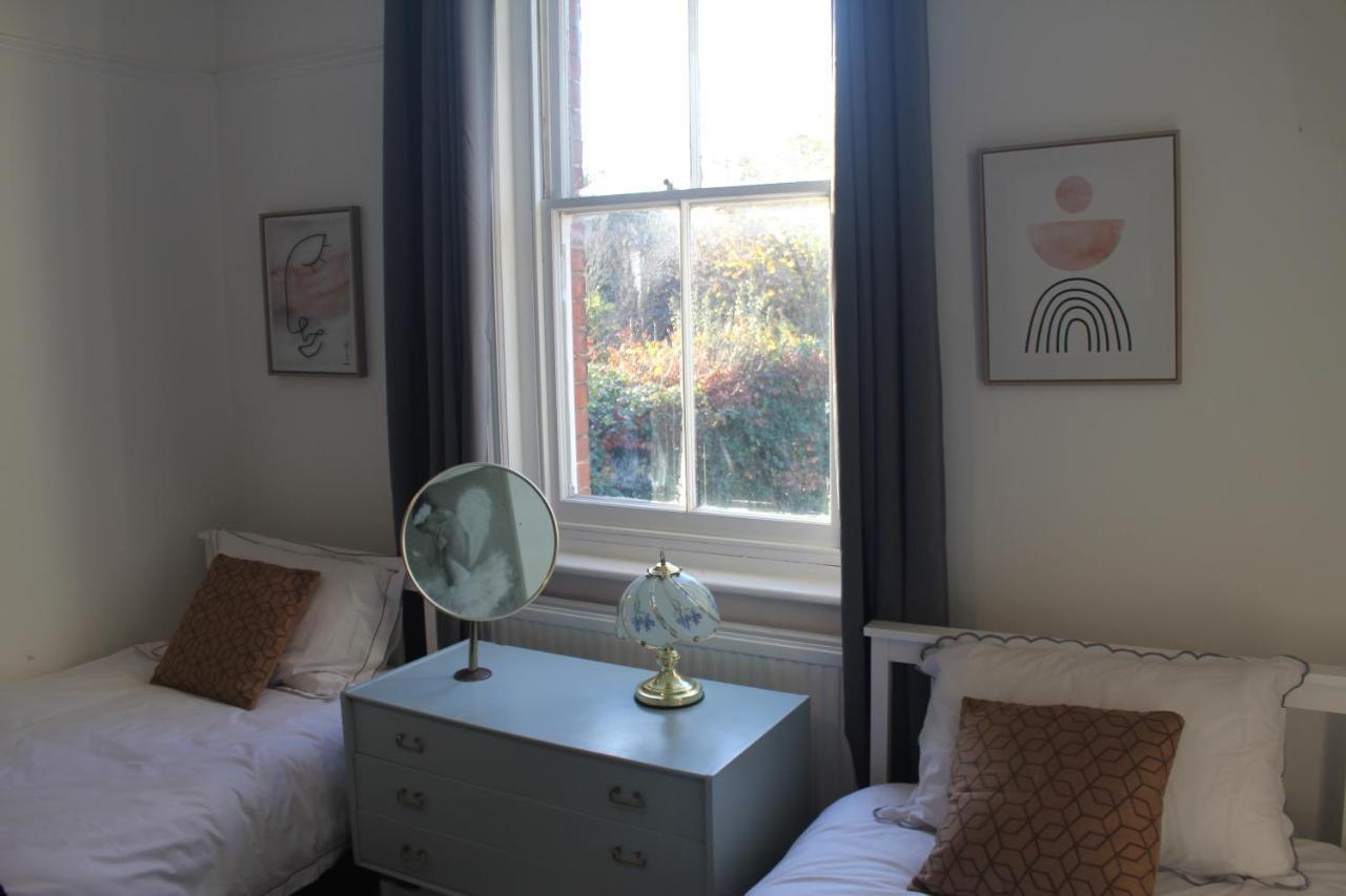 Canterbury Accommodations With Free Car Park Onsite And High Speed Wifi Exterior foto