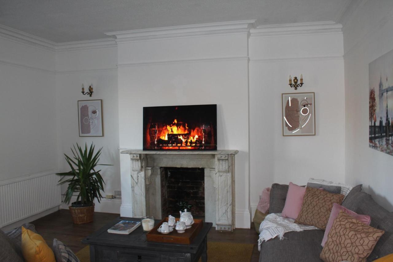 Canterbury Accommodations With Free Car Park Onsite And High Speed Wifi Exterior foto